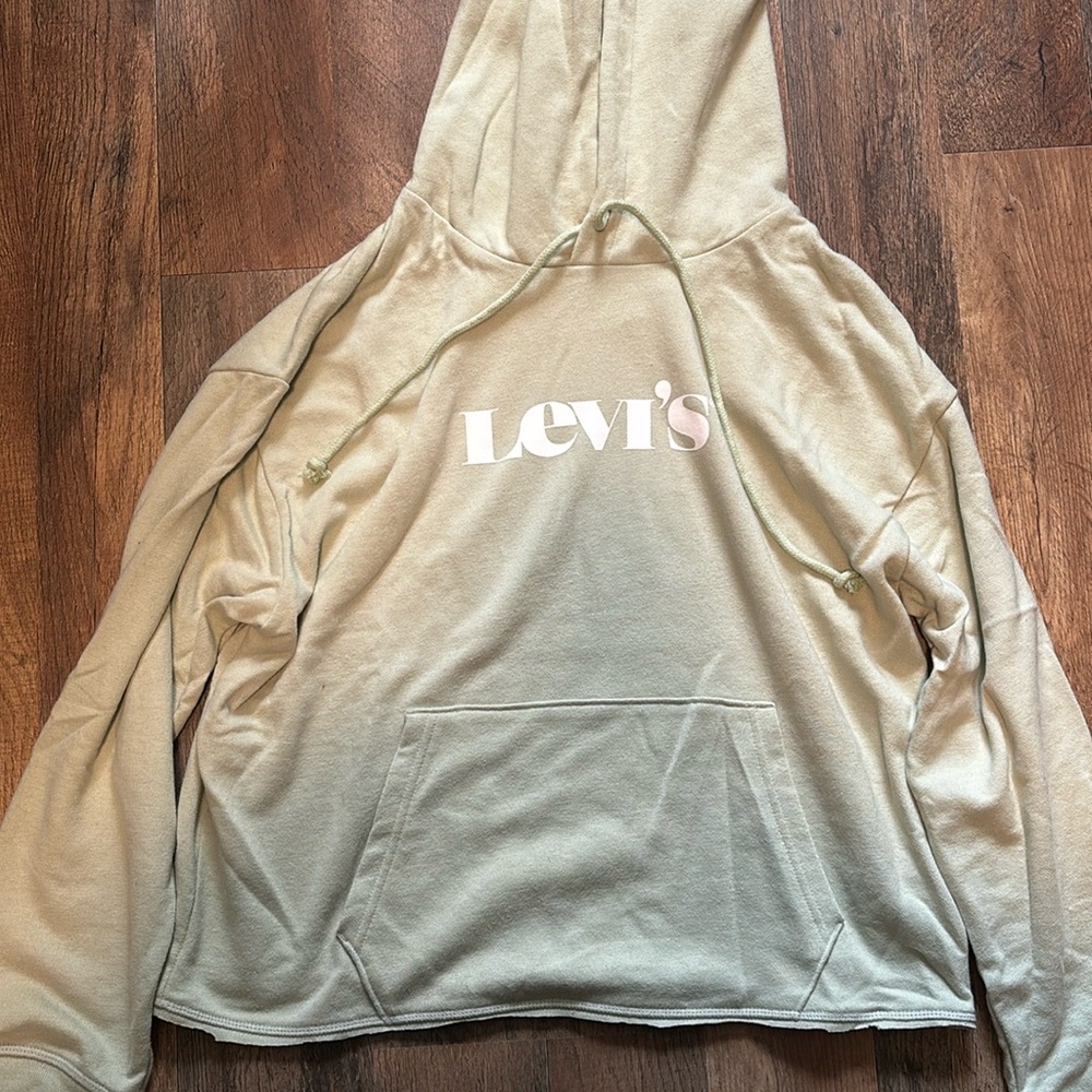 Women’s Levi’s cropped sweatshirt